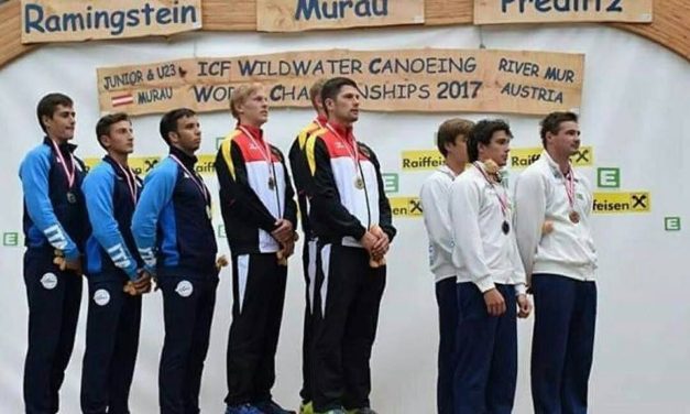 VID DEBELJAK, ANŽE URANKAR IN TIM NOVAK V EKIPNI TEKMI KLASIČNEGA SPUSTA OSVOJILI BRON