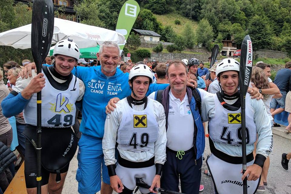VID DEBELJAK SVETOVNI PRVAK MED POSAMEZNIKI IN EKIPAMI, MLADINSKA EKIPA KAJAKAŠEV PRIVESLALA BRON